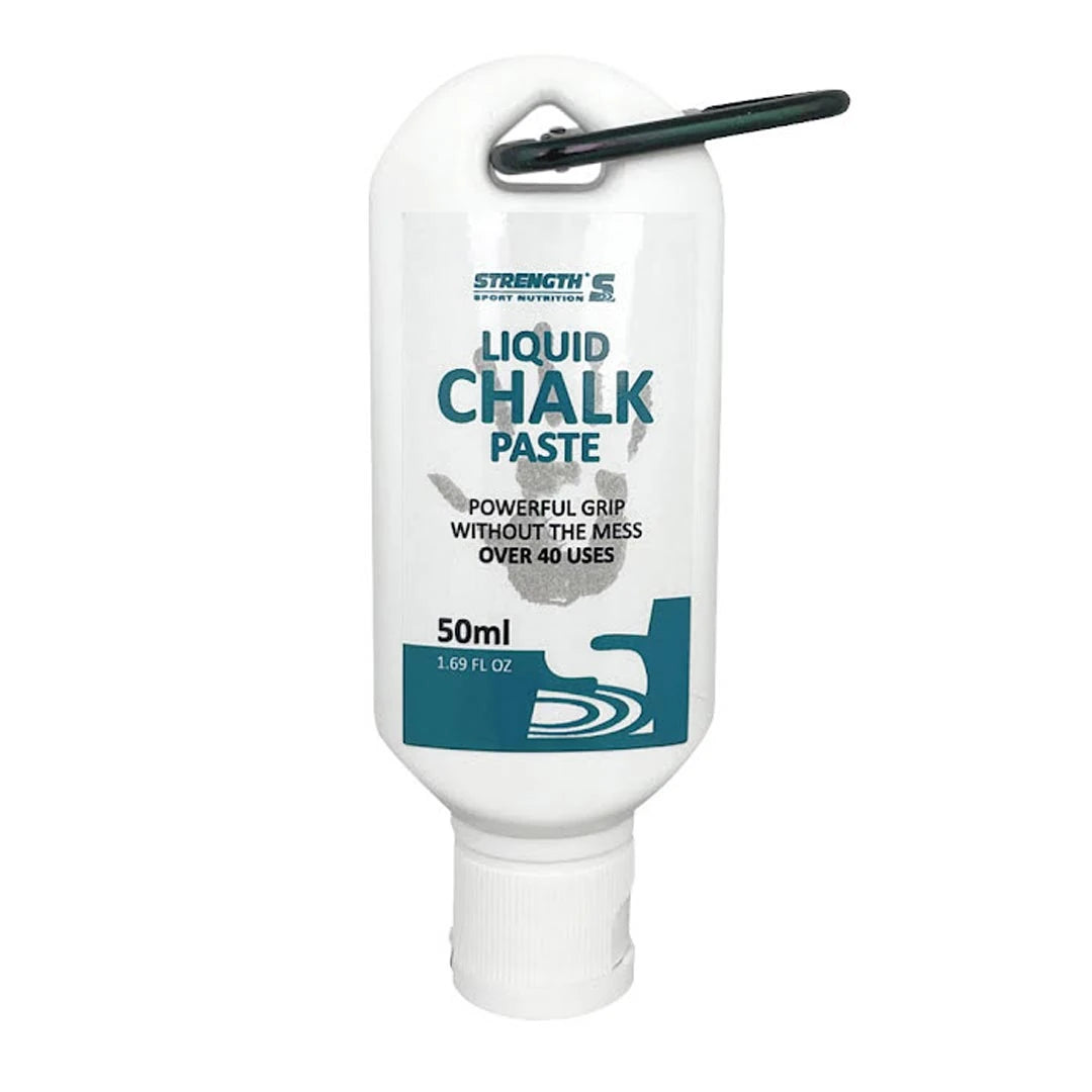 Strength Sport Nutrition Liquid Chalk valkoisessa 50 ml pullossa, jossa on musta karbiinihaka.