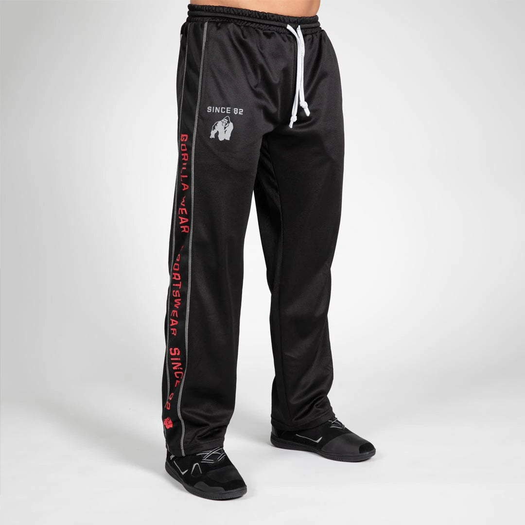 Gorilla Wear Functional Mesh Pants Black/Red ovat mustat mesh-treenihousut punaisella logolla lahjetta pitkin., kuva 1/2