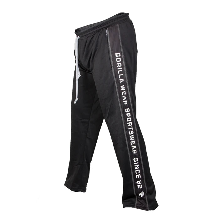 Svarta meshbyxor, Gorilla Wear Functional Mesh Pants Black/White, med vit logga längs benet och dragsko i midjan., bild 4 av 4