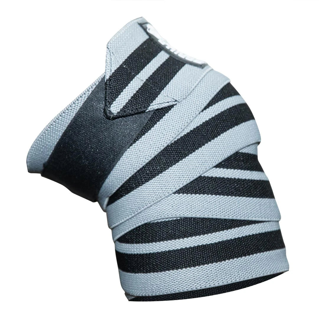 Gorilla Wear Knee Wraps 2.5 m, harmaa-mustaraidalliset polvisiteet tarrakiinnityksellä raskaisiin jalkaliikkeisiin.