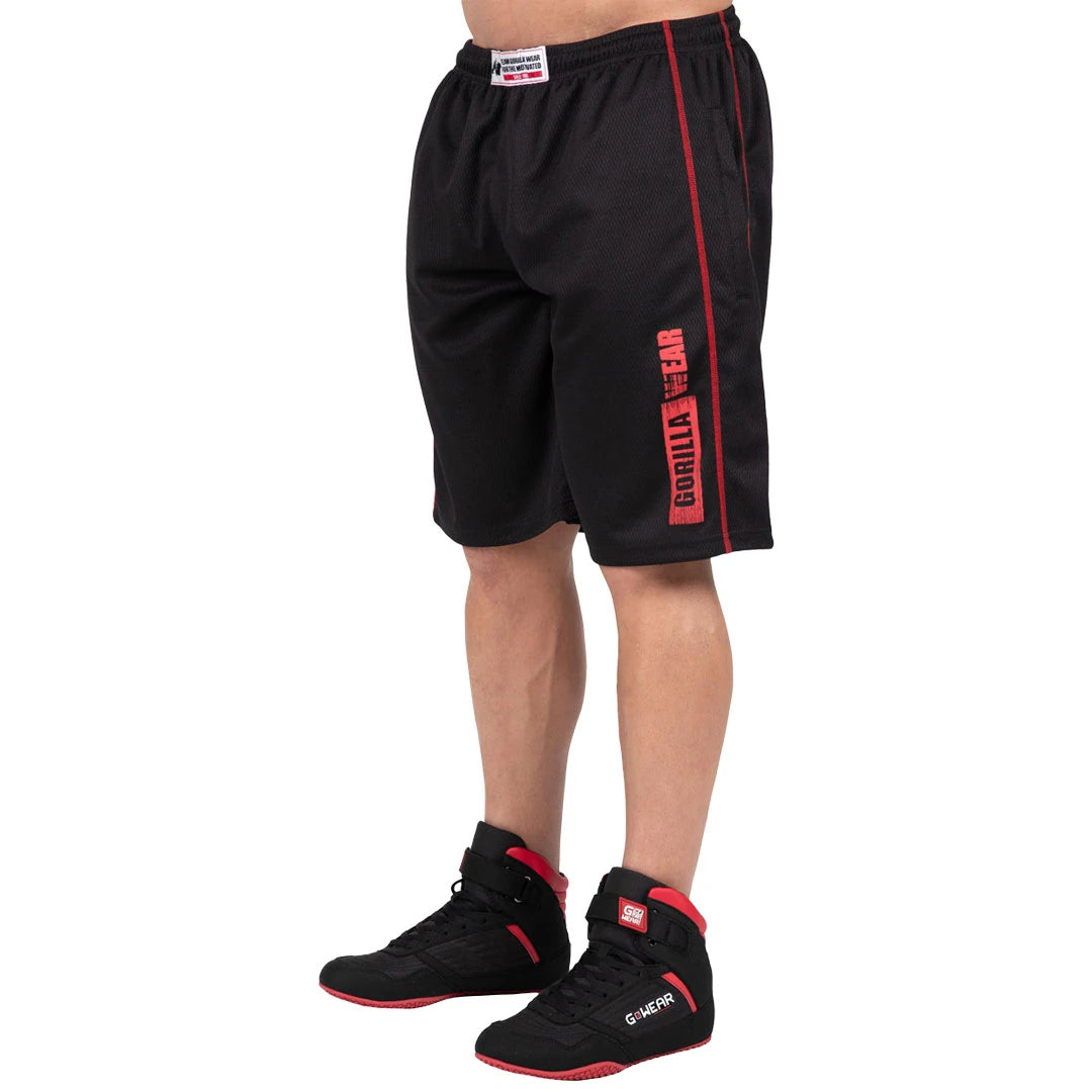 Gorilla Wear Wallace Mesh Shorts Black/Red -treenishortsit mustaa verkkokangasta punaisilla sivuraidoilla ja logolla., kuva 4/4