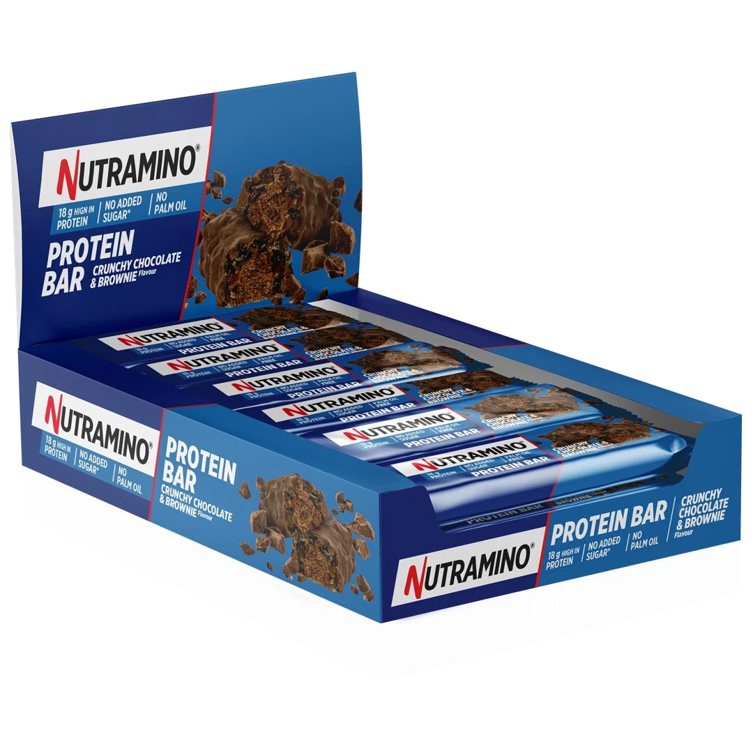 12 x Nutramino Protein Bar 55 g Crunchy Chocolate Brownie sinisessä esittelylaatikossa, jossa on valkoisia ja punaisia yksityiskohtia., kuva 1/1