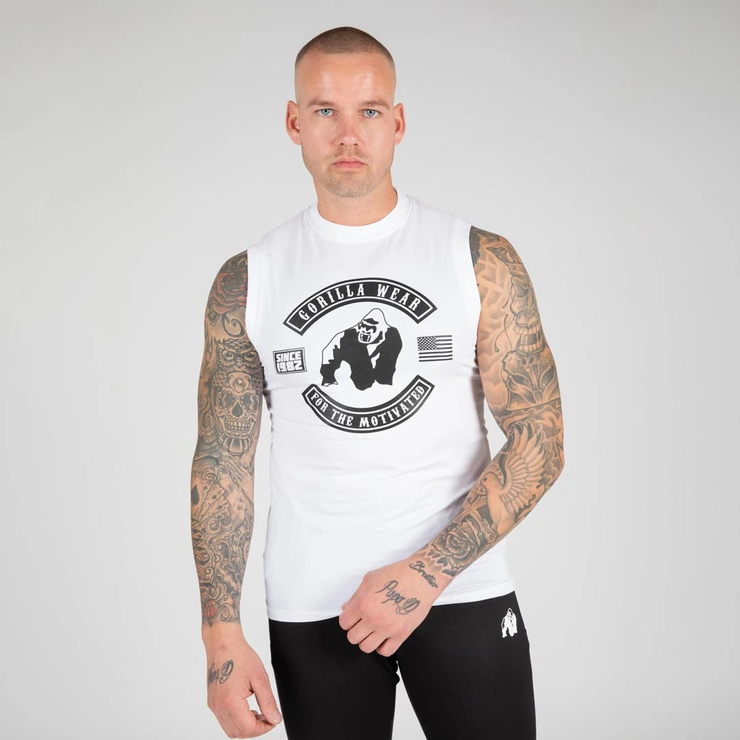 Gorilla Wear Tulsa Tank Top White on valkoinen joustava puuvillainen treenitoppi suurella mustalla logopainatuksella., kuva 7/8
