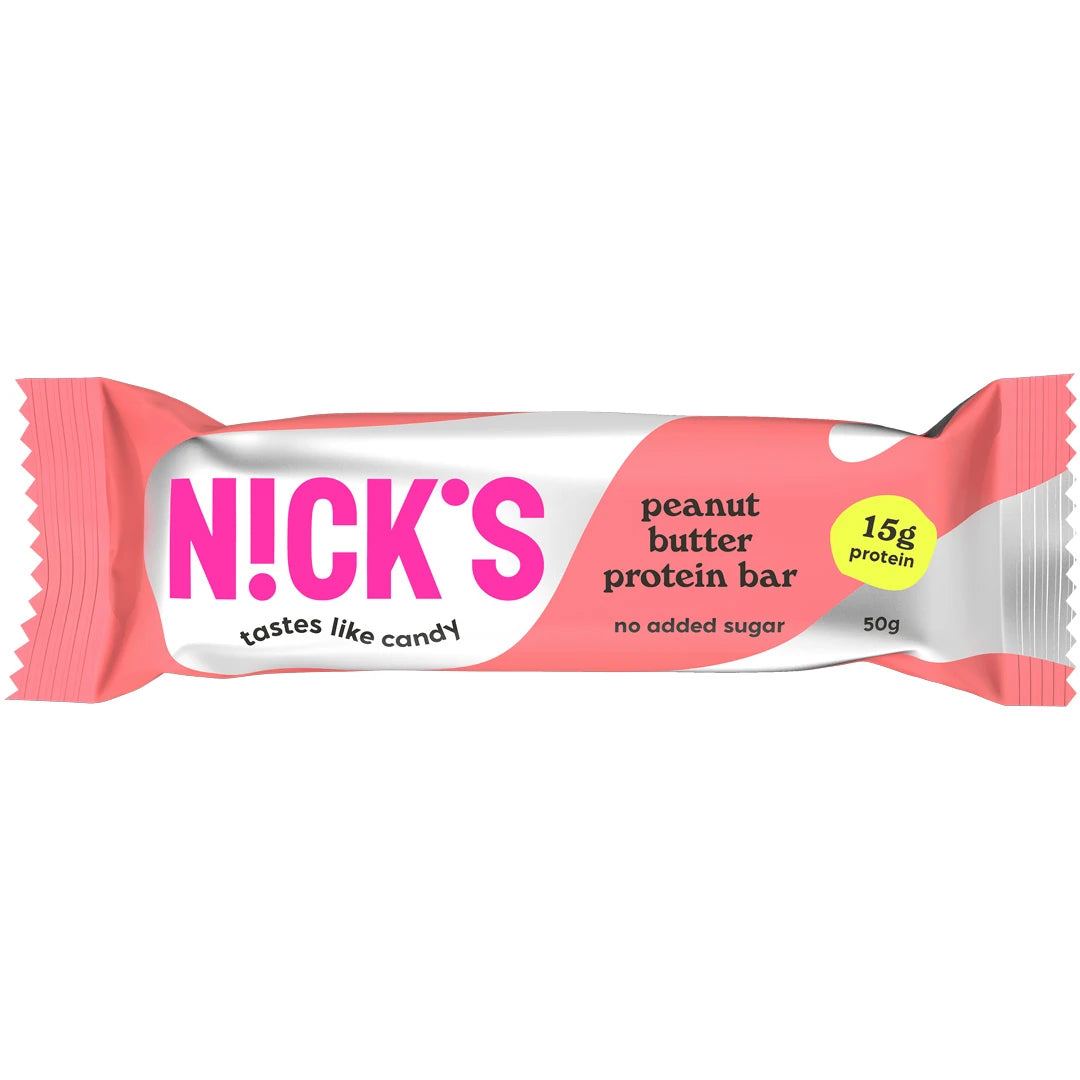 NICKS Soft bar 50 g -proteiinipatukka valkoisessa ja vaaleanpunaisessa pakkauksessa, makuna Peanut Butter., kuva 1/6