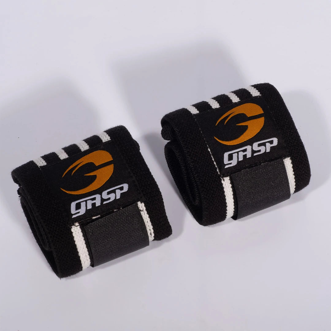 GASP Hardcore Wrist Wraps Black/White är kraftiga svarta handledslindor i elastisk väv med vit och orange logotyp., bild 1 av 1