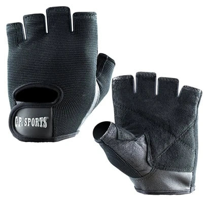 Mustat, pehmustetut C.P. Sports Iron Glove Comfort Black -treenihanskat avoimilla sormilla ja tarranauhakiinnityksellä.