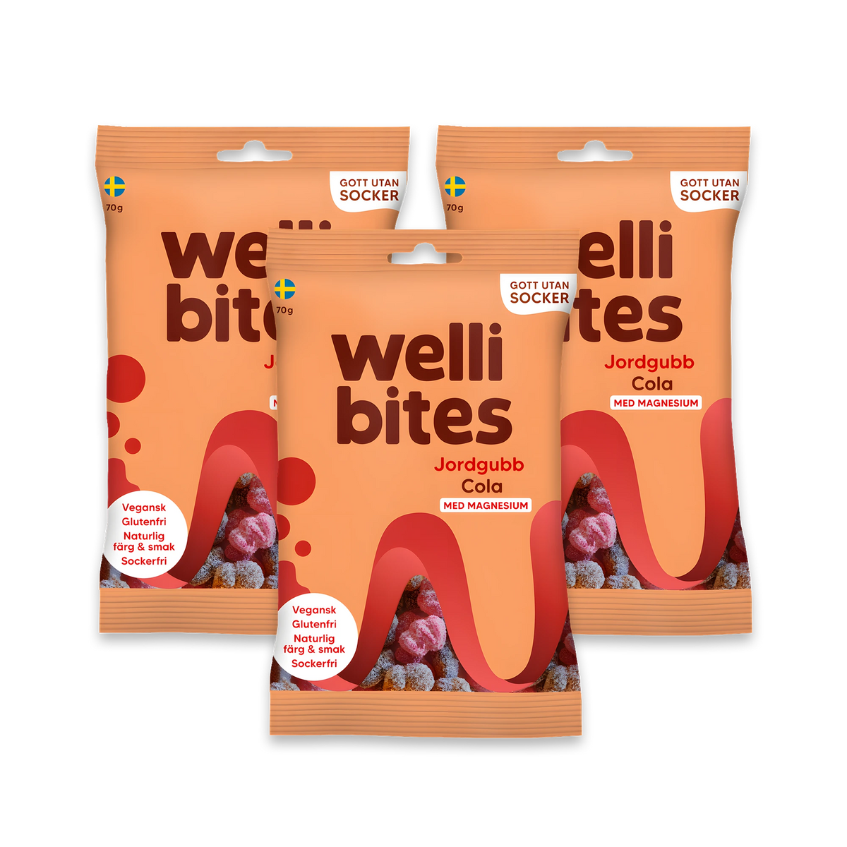 3 x Wellibites Candy 70 g Jordgubb & Cola kolmessa vaaleanoranssissa pussissa punaisilla ja mustilla yksityiskohdilla.