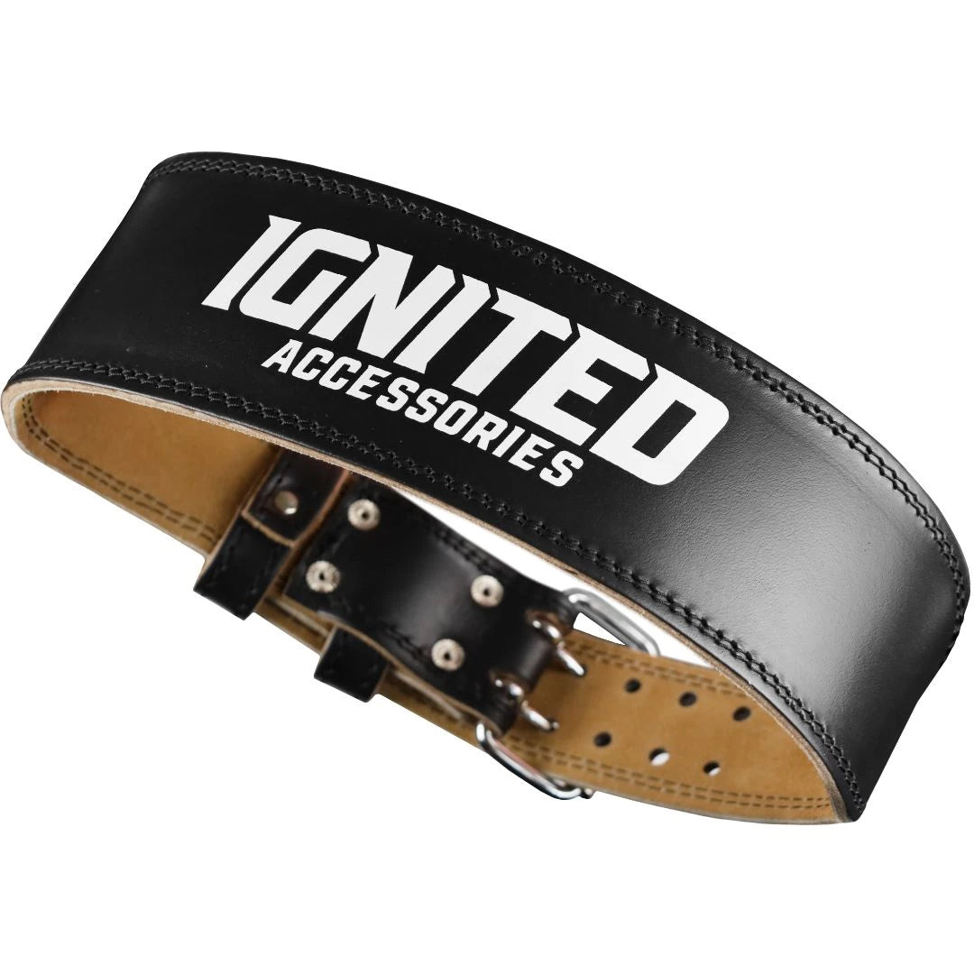 Ignited Classic Lifting Belt Black -treenivyö mustaa nahkaa, jossa on kaksirivinen solki ja valkoinen logo., kuva 5/5