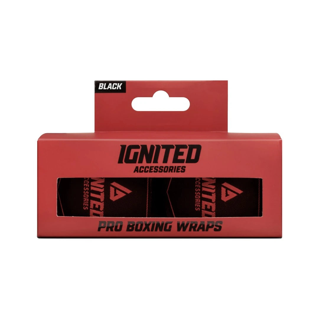 Ignited Boxing Hand Wraps Black 4.5 förpackade i en röd box med svarta detaljer och logga., bild 1 av 1