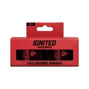 Punaisessa pakkauksessa olevat rullatut Ignited Boxing Hand Wraps Red 2.5 -nyrkkeilysiteet kamppailulajeihin.