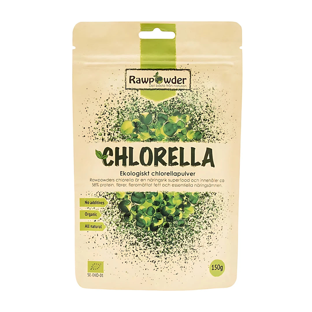 Rawpowder Chlorella pulver 150 g beigessä pussissa, jossa on vihreitä yksityiskohtia ja chlorella-kuvituksia., kuva 1/1