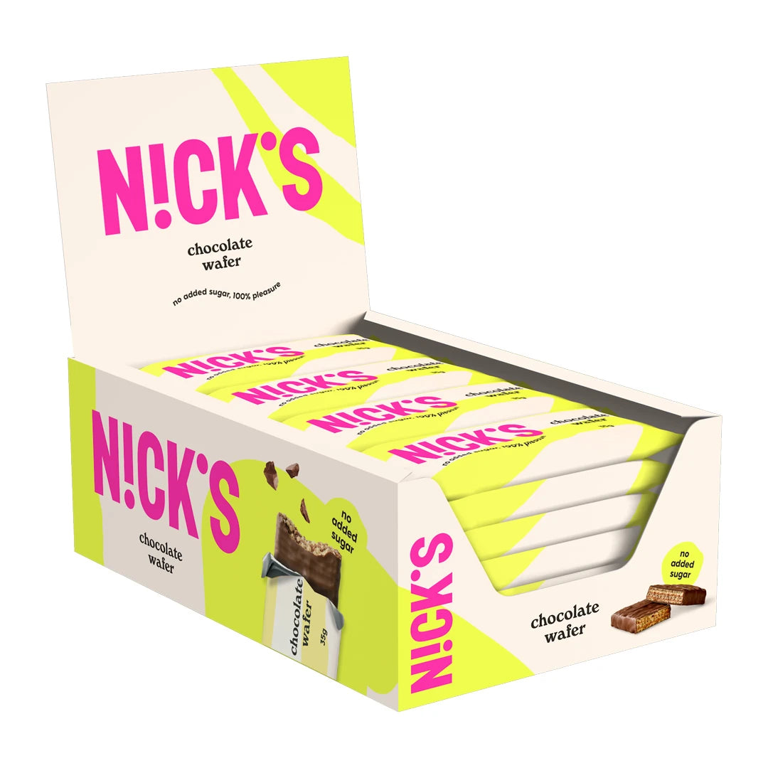 24 x Nicks Chocolate Wafer 35 g valko-limenvihreässä laatikossa vaaleanpunaisilla yksityiskohdilla, täynnä suklaakeksejä.