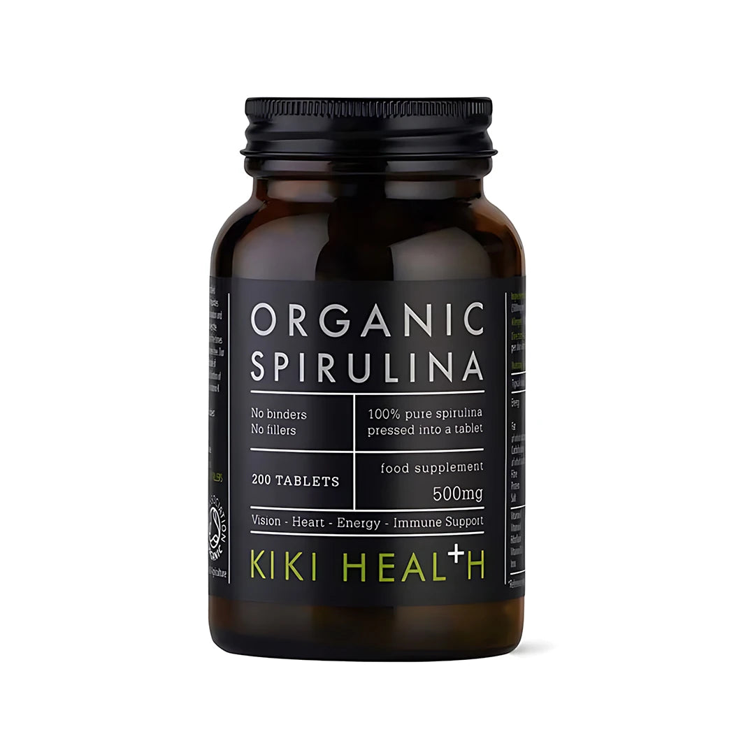 KIKI Health Organic Spirulina 200 tabs tummassa lasipurkissa mustalla etiketillä ja vihreillä yksityiskohdilla.