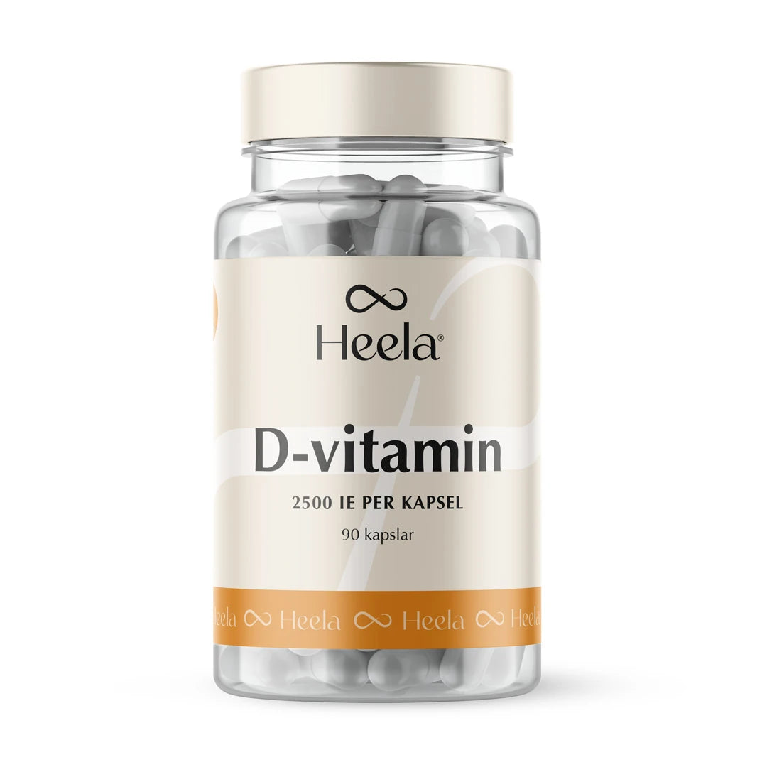 Heela D-vitamin 2500ie 90 caps läpinäkyvässä purkissa, jossa valkoinen korkki ja vaalea etiketti oranssein yksityiskohdin., kuva 1/1