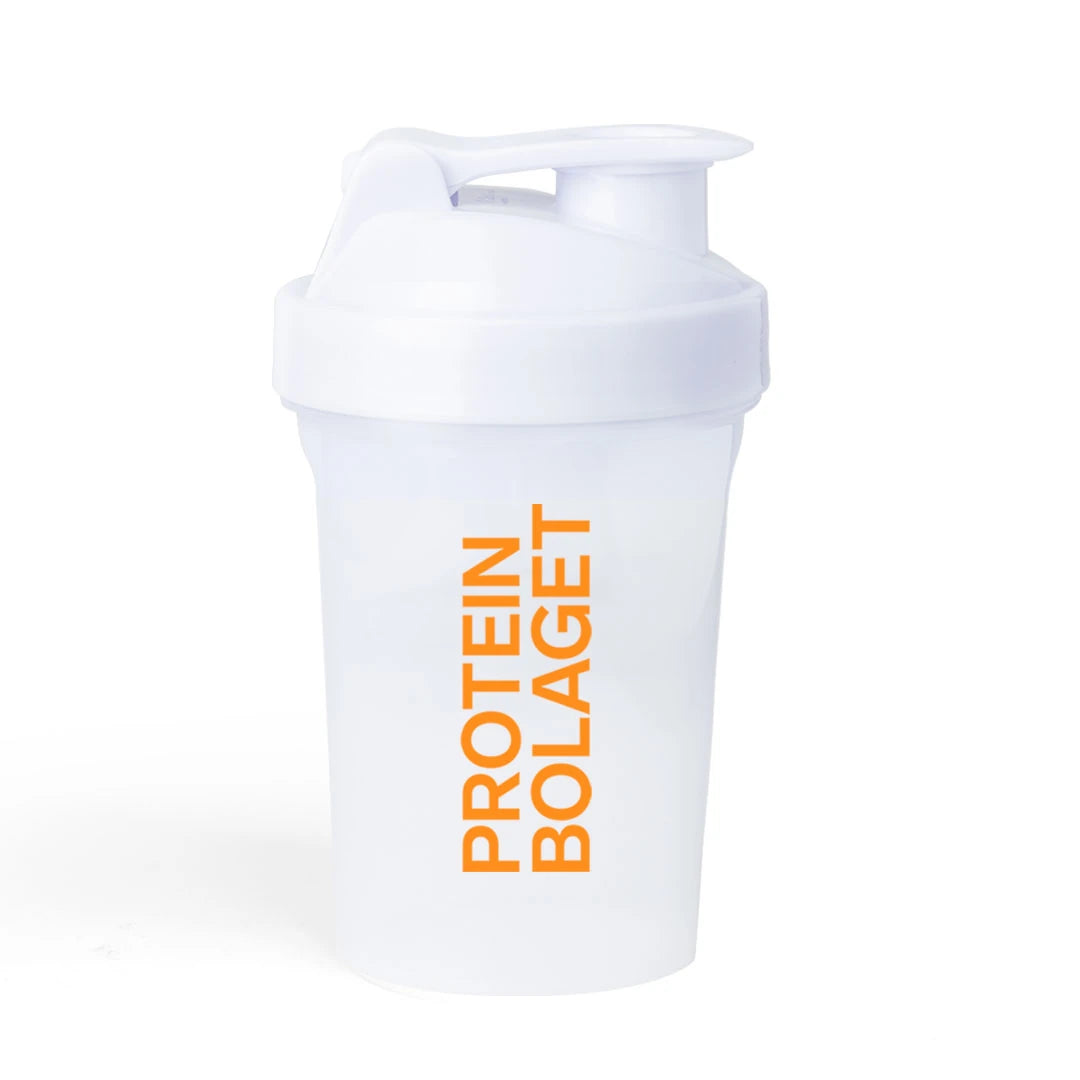 Valkoinen Protein Company Shaker 600 ml oranssilla tekstillä, moderni ja tyylikäs treenitarvike kierrekorkilla., kuva 1/2