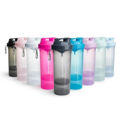 Smartshake Slim 500 ml -muovishaker useissa eloisissa väreissä, tummanharmaa versio etualalla., kuva 1/1