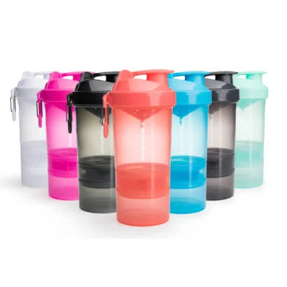 Smartshake Original2Go 600 ml -shaker useissa eri väreissä, säilytyslokeroilla ja karbiinihaalla., kuva 1/5