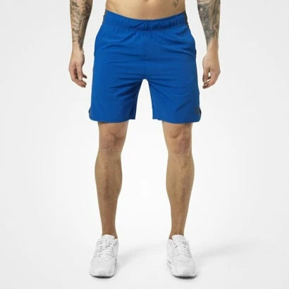 Better Bodies Brooklyn Shorts Strong Blue, siniset kudotut polyesteritreenishortsit mallin yllä edestä kuvattuna., kuva 2/2