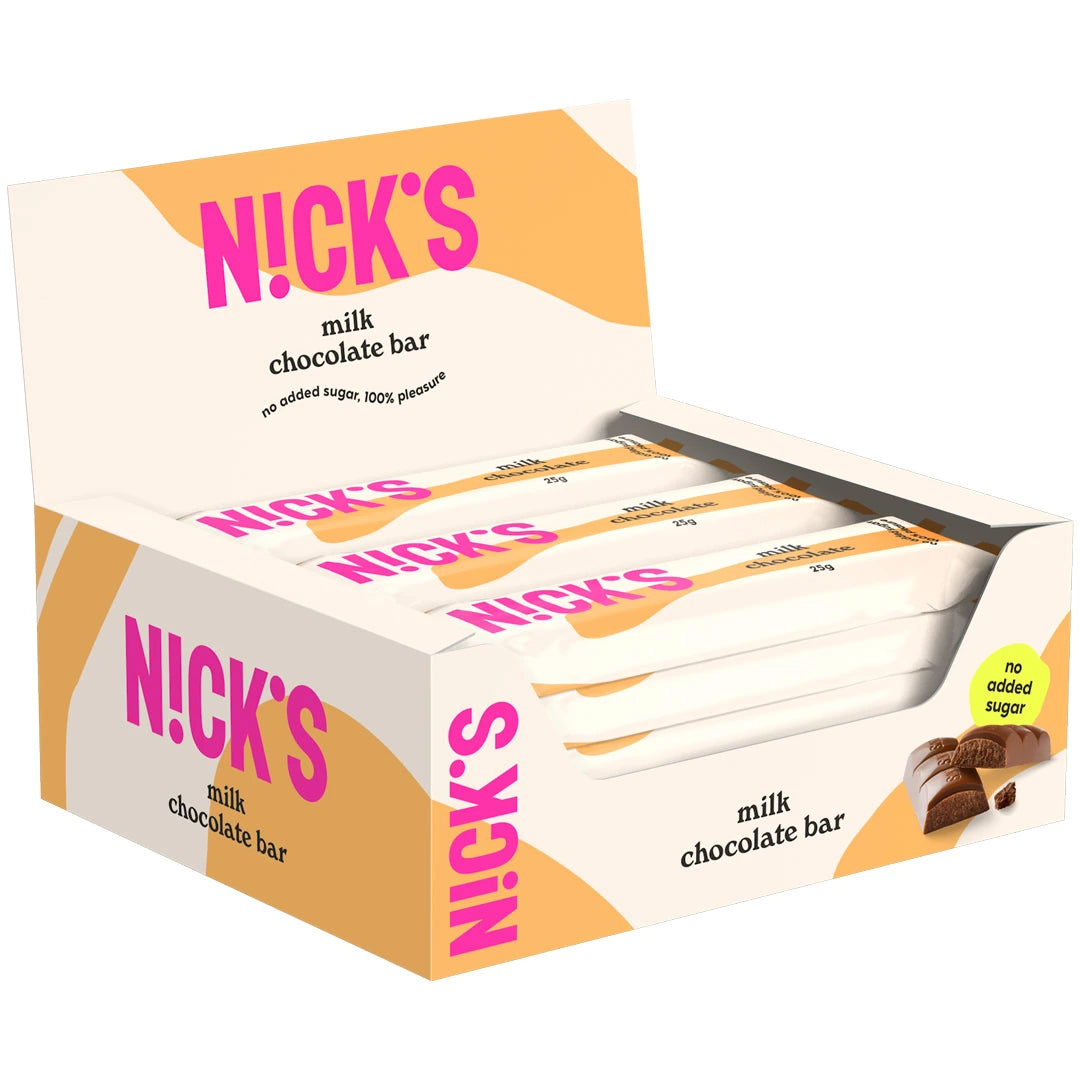 24 x Nicks Milk Chocolate 25 g beige-oranssissa laatikossa vaaleanpunaisella logolla, joka on täytetty suklaapatukoilla.