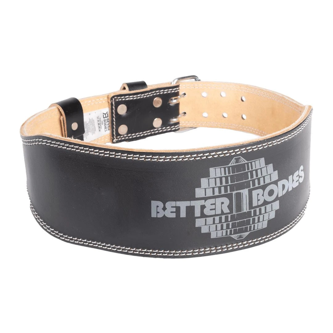Musta nahkainen Better Bodies Weight Lifting Belt black -treenivyö valkoisilla tikkauksilla ja isolla hopeisella logolla., kuva 1/5
