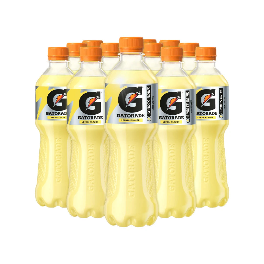 12 x Gatorade 500 ml Lemon läpinäkyvissä muovipulloissa, joissa on keltaista urheilujuomaa, oranssi korkki ja musta teksti., kuva 1/1