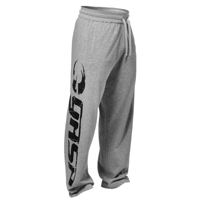 GASP Sweat Pants Greymelange, harmaameleeratut treenihousut, joissa suuri musta logo pitkin lahjetta.
