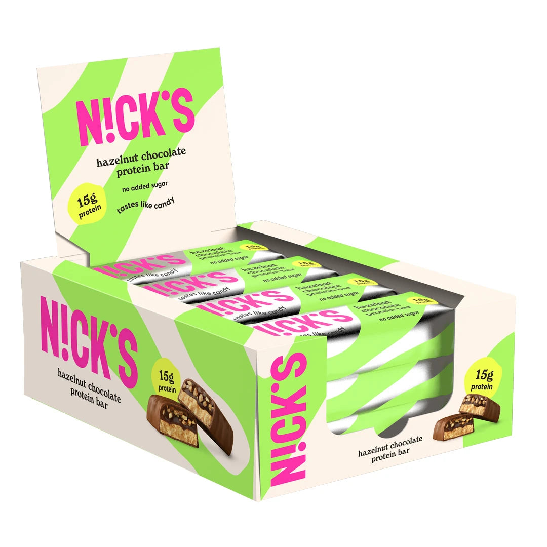 12 x NICKS Soft bar 50 g Hazelnut Chocolate SUPER DEAL valko-vihreässä laatikossa, jossa on proteiinipatukoita., kuva 1/1