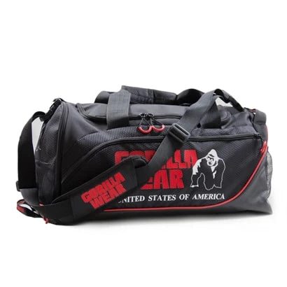 Musta Gorilla Wear Jerome Gym Bag polyesteristä punaisella logolla, kantokahvoilla ja olkahihnalla treeniin., kuva 1/1