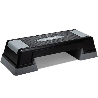 Virtufit Fitness Step är en robust svart och grå step-up bräda med texturerad ovansida för säker träning., bild 1 av 1