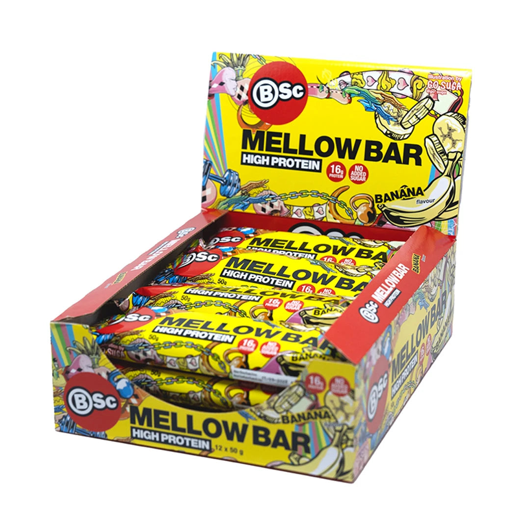12 x BSc Mellow Bar 50 g Banana värikkäässä keltaisessa esittelylaatikossa, jossa on leikkisiä kuvituksia.