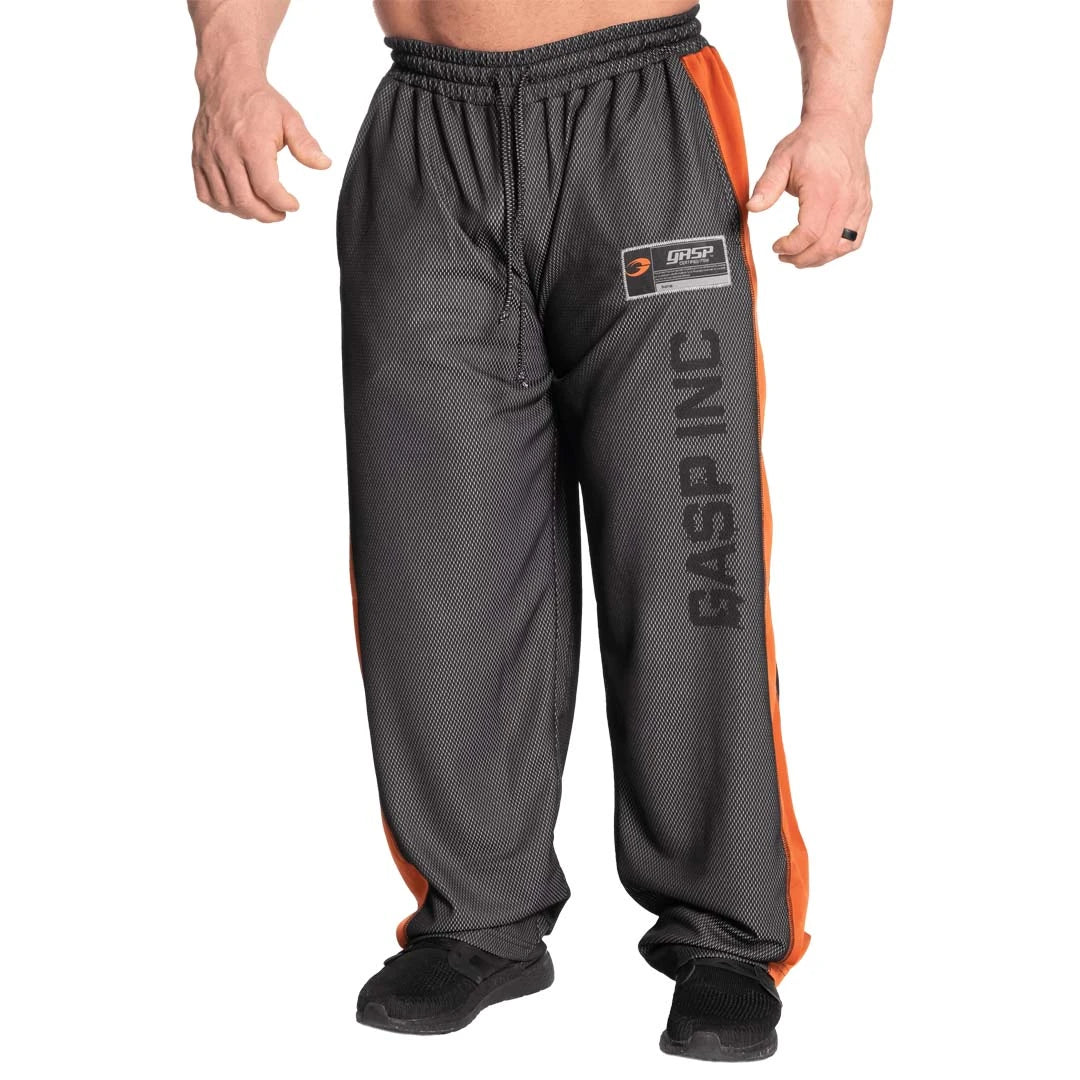 GASP No 1 Mesh Pant Black Flame -tilavat mustat mesh-treenihousut oransseilla sivupaneeleilla ja isolla logolla.