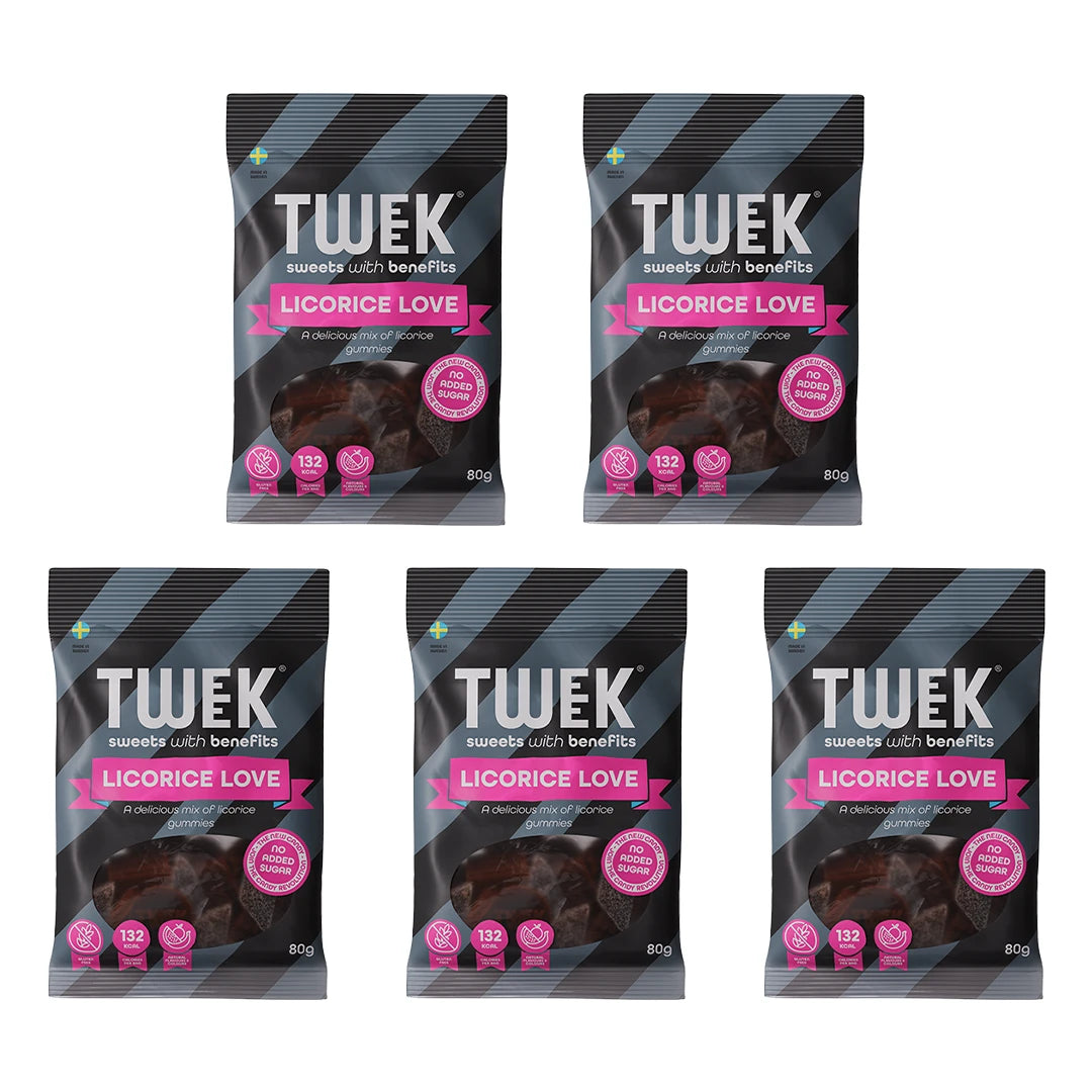 Fem svarta påsar med rosa detaljer av 5 x Tweek Sweets 80 g Licorice Love godis uppställda mot en vit bakgrund., bild 1 av 1