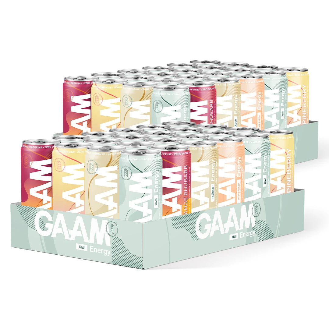 48 x GAAM Energy 330 ml Mixflak kahdella vaaleanvihreällä alustalla, täynnä erimakuisia värikkäitä energiajuomatölkkejä., kuva 1/1