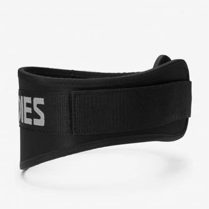 Better Bodies Basic Gym Belt Black, musta neopreeninen treenivyö, jossa on tarrakiinnitys ja logo.