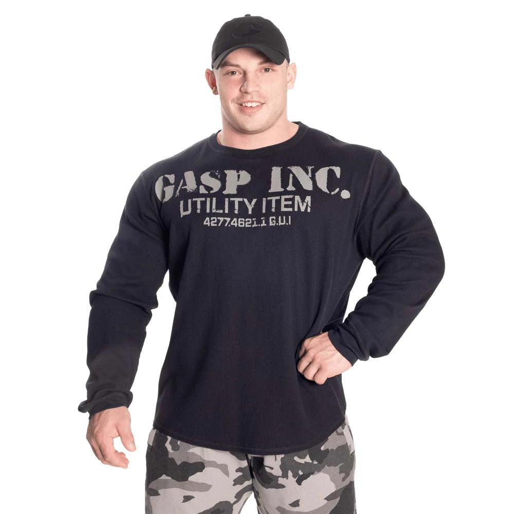 GASP Thermal Gym Sweater Asphalt, musta lämpökankainen paita suurella logopainatuksella rinnassa mallin päällä., kuva 6/6