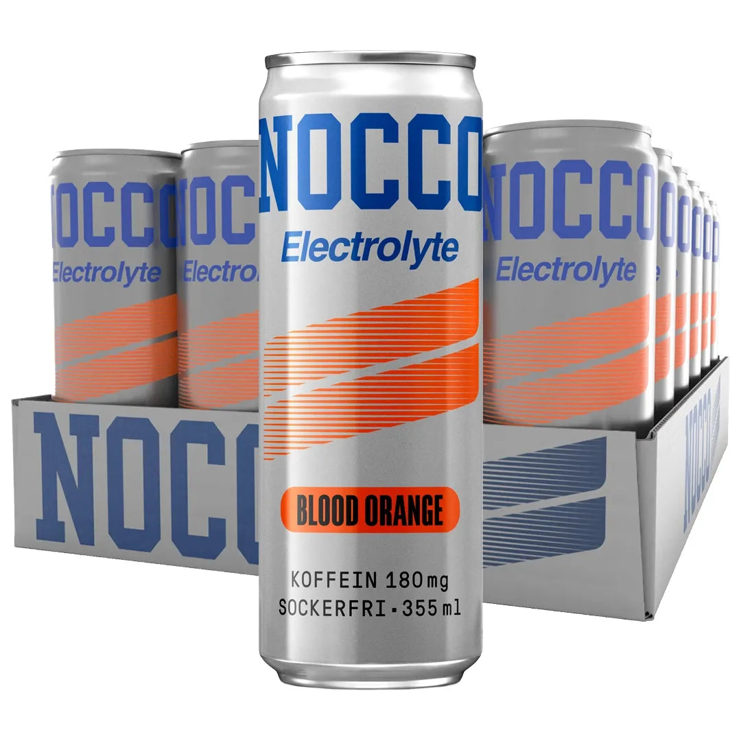 24 x NOCCO Electrolyte 355 ml Blood Orange -lava hopeisia energiajuomatölkkejä sinisellä logolla ja oransseilla raidoilla., kuva 1/1